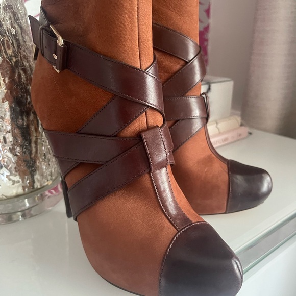 Brown suede boots with leather details - Picture 3 of 5